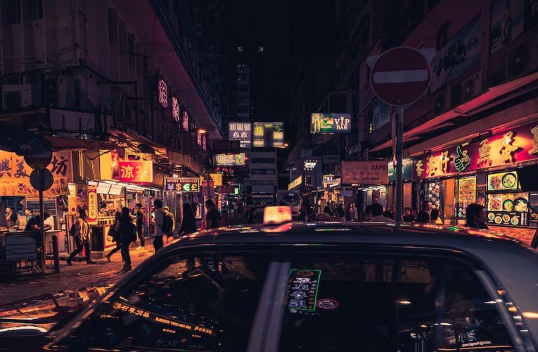 Kurs dolara – Czy warto śledzić wahania i jak wpływają na Twoje finanse?