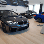 Jakie są najważniejsze cechy BMW M5 z salonu?