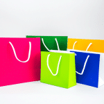 Jak wybrać najlepsze torby papierowe kolorowe dla Twojej firmy?