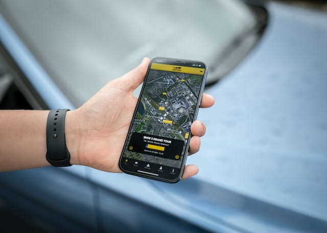 Innowacyjne zarządzanie flotą: Jak nadajnik GPS do samochodu może przekształcić Twój biznes?